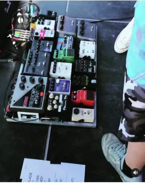 The Influence of Gear on His Playing Style