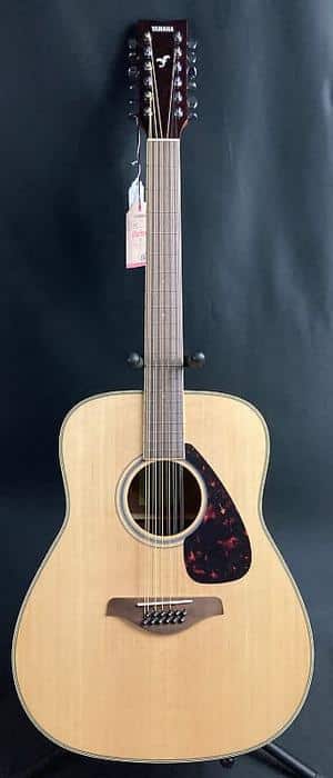 Yamaha FG820-12