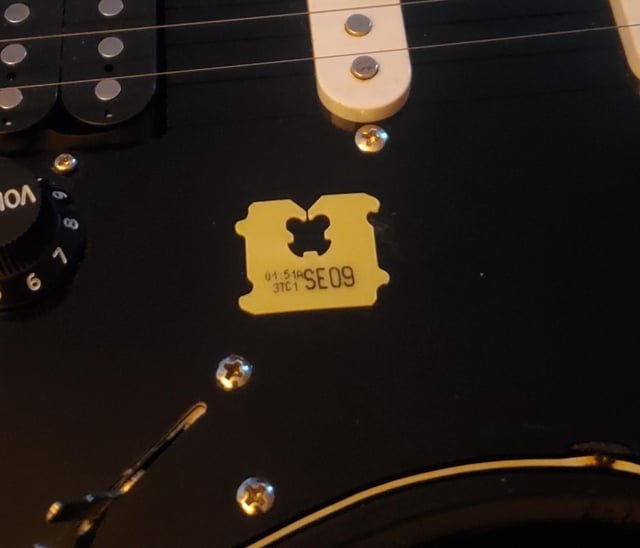 Best emergency replacement pick? : r/guitars