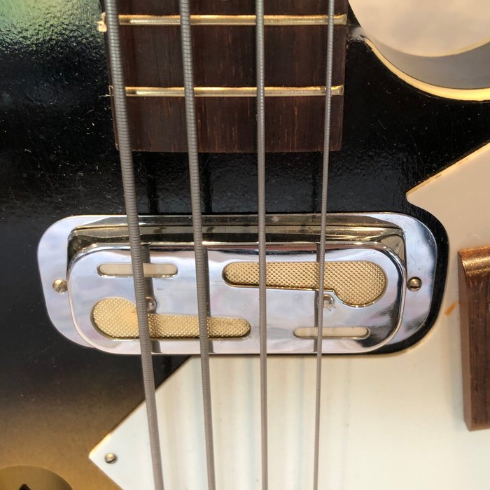 Harmony H-22 Bass 1961 - Woodbury Music Shop