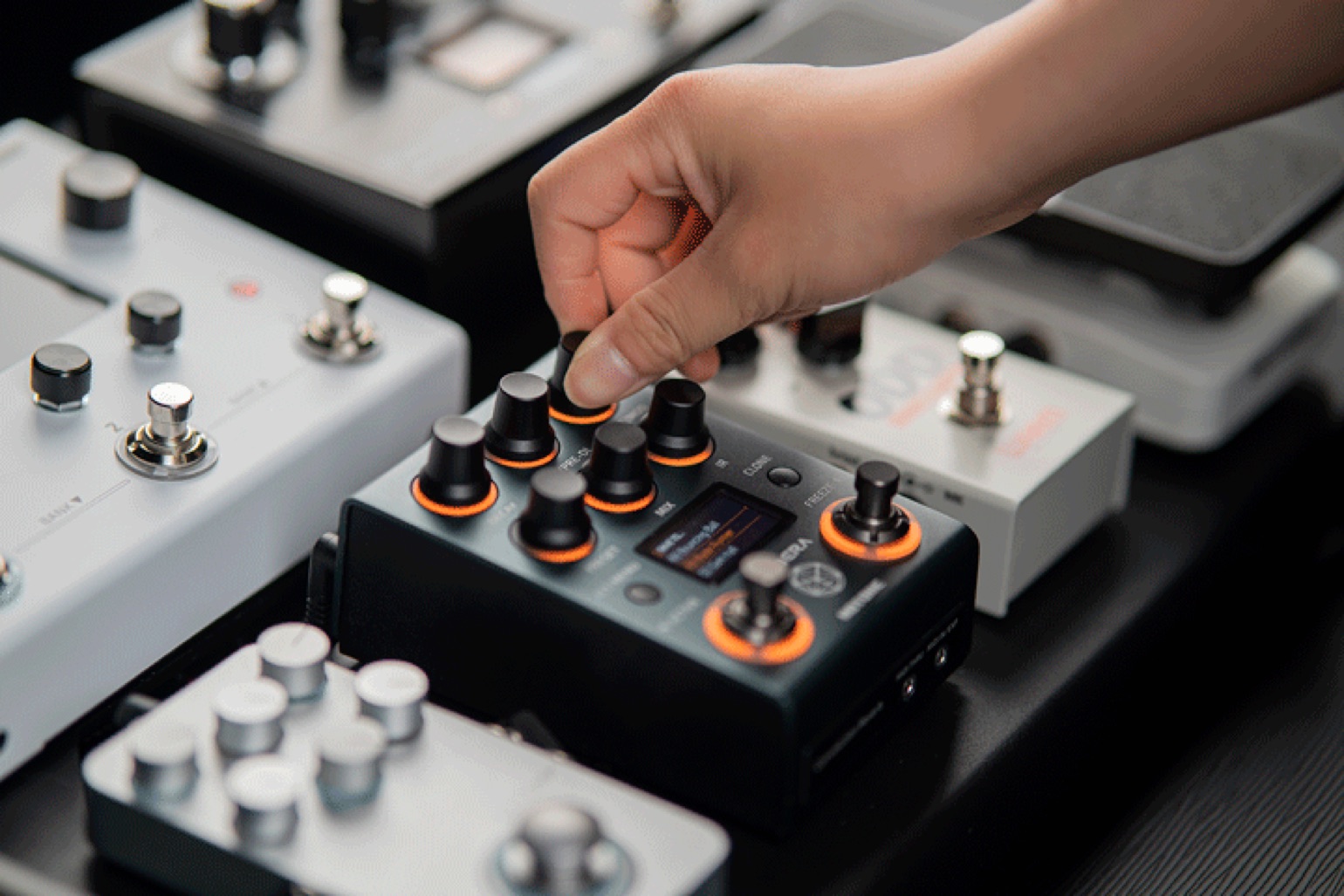 Hotone Verbera convolution reverb pedal – practical application and comparison.